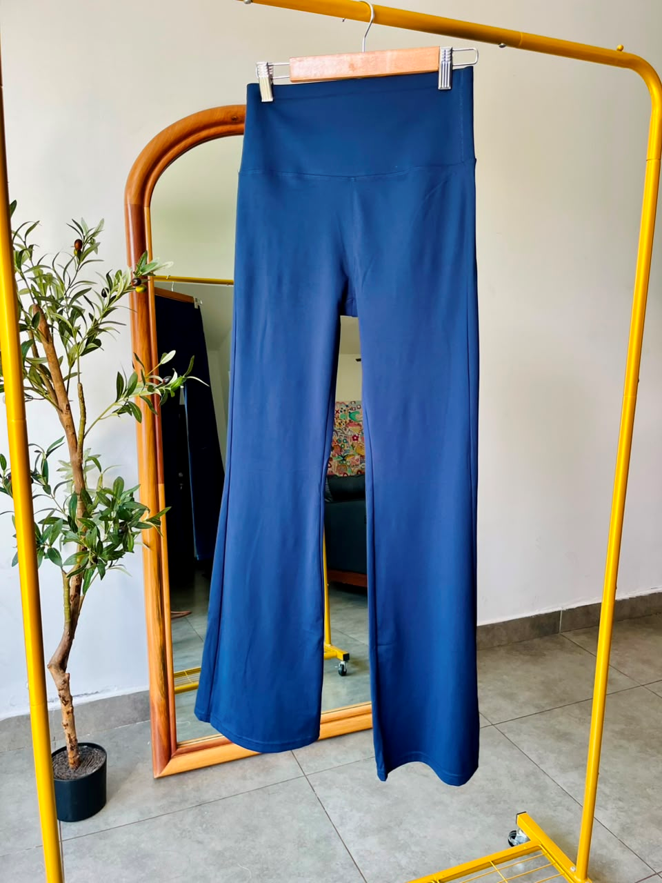 Pantalon flare strech ajuste en cintura & realce gluteos - 4975