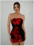 Vestido negro corto estampado flores rojas - 5556