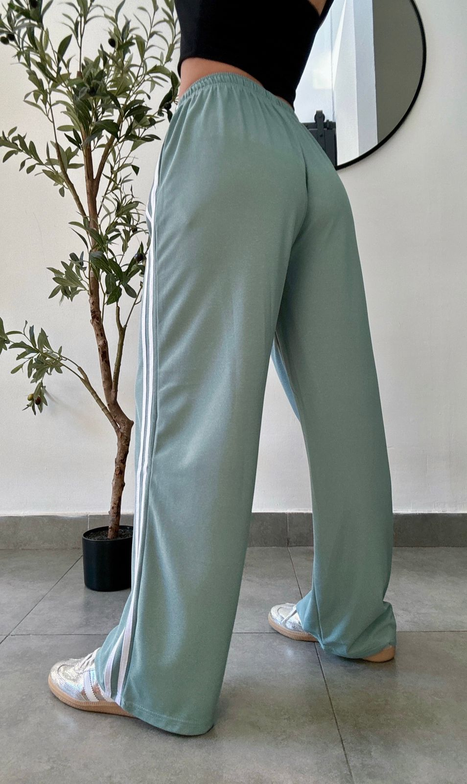Pantalon verde pierna ancha con tiras laterales estilo sport - 5620VE