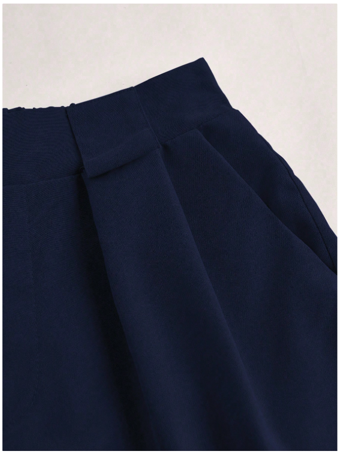 Short azul marino con pliegues - 5741