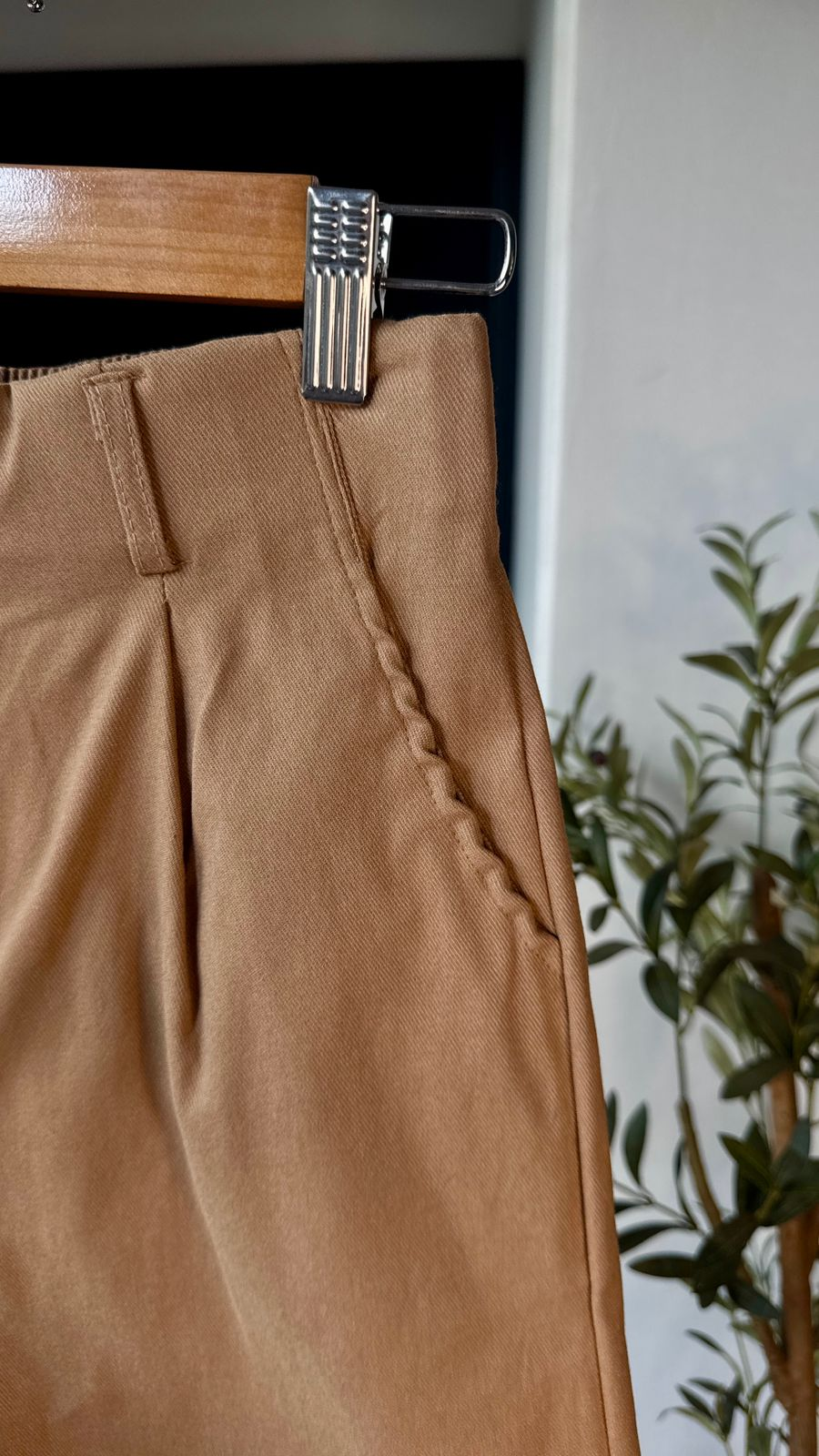 Short caqui de vestir pinzas frontales - 5742CA