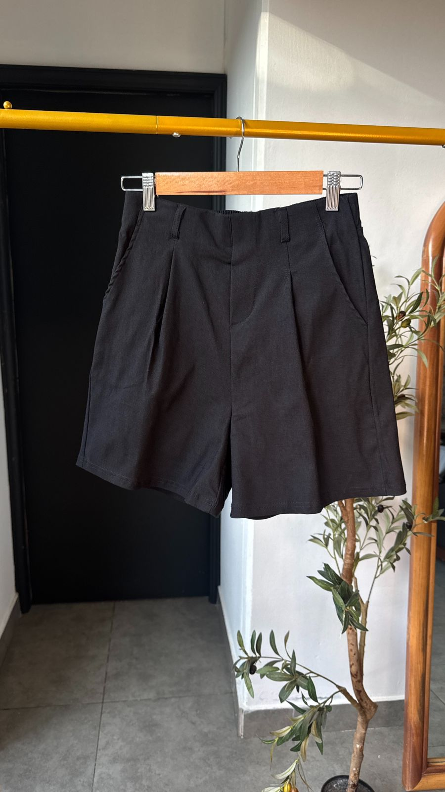 Short negro de vestir pinzas frontales - 5742NE