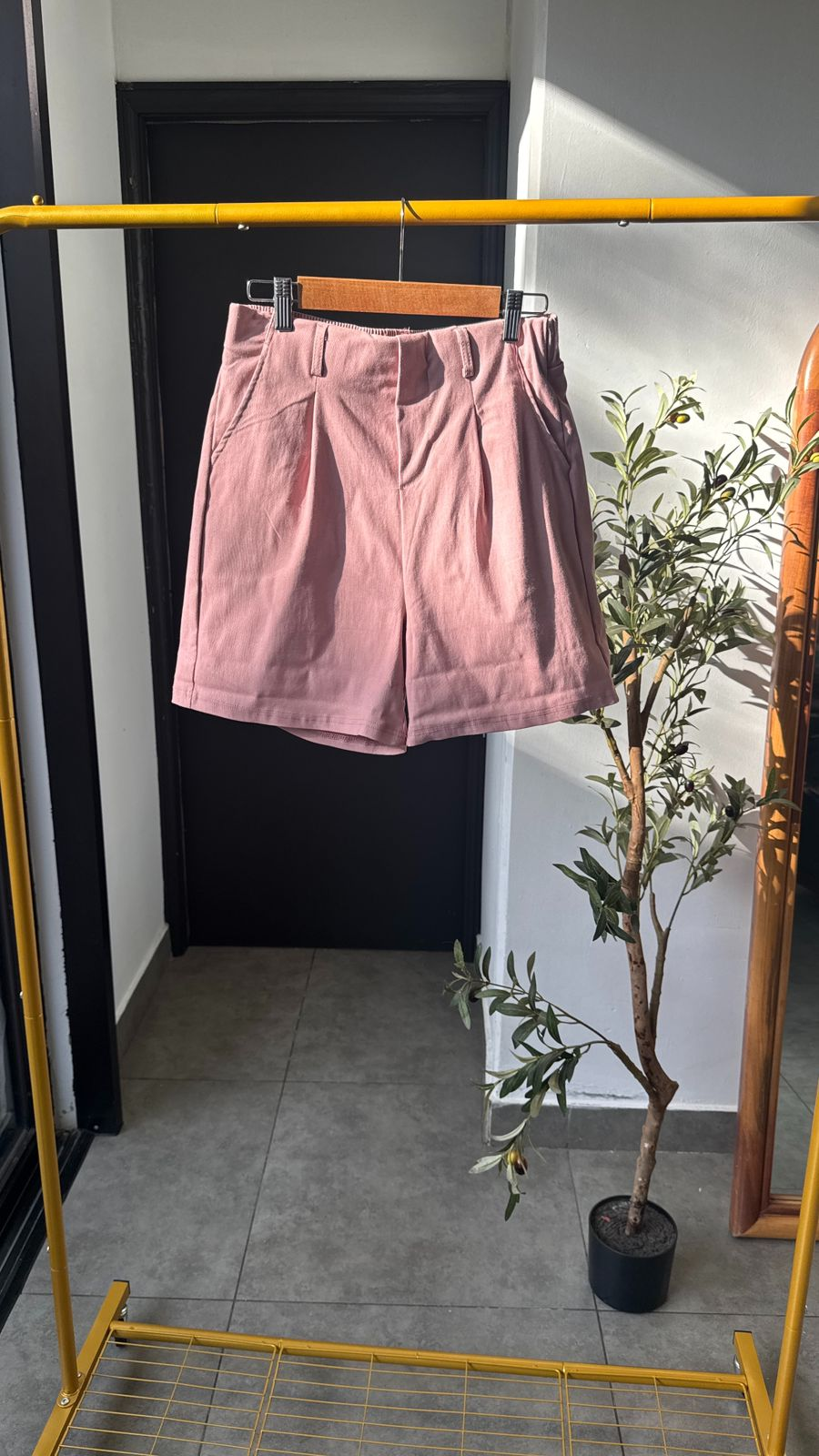 Short rosa de vestir pinzas frontales - 5742RO