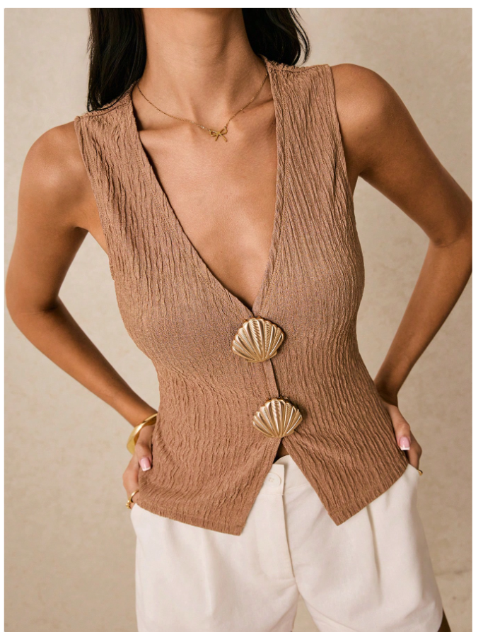 Crop Top Caqui Cuello V con Conchas Doradas – Boho Elegante - 5759