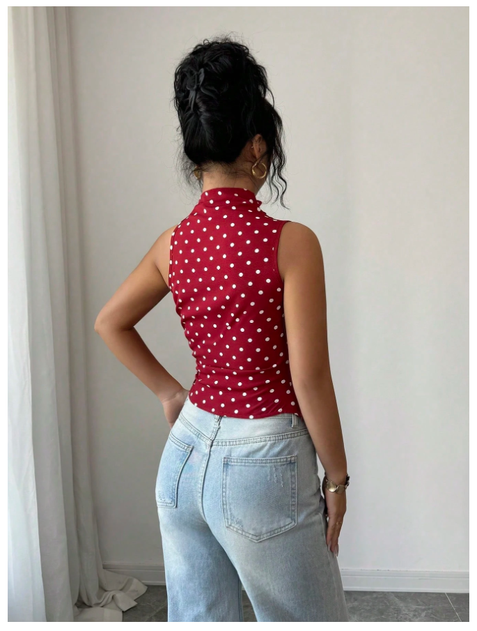 Camisa Roja con Lunares Cuello Alto Asimétrica Parte Inferior – Vanguardia en Rojo - 5760