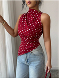 Camisa Roja con Lunares Cuello Alto Asimétrica Parte Inferior – Vanguardia en Rojo - 5760