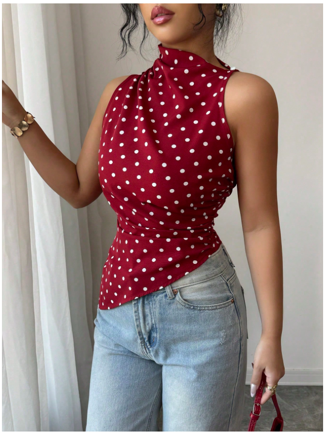 Camisa Roja con Lunares Cuello Alto Asimétrica Parte Inferior – Vanguardia en Rojo - 5760