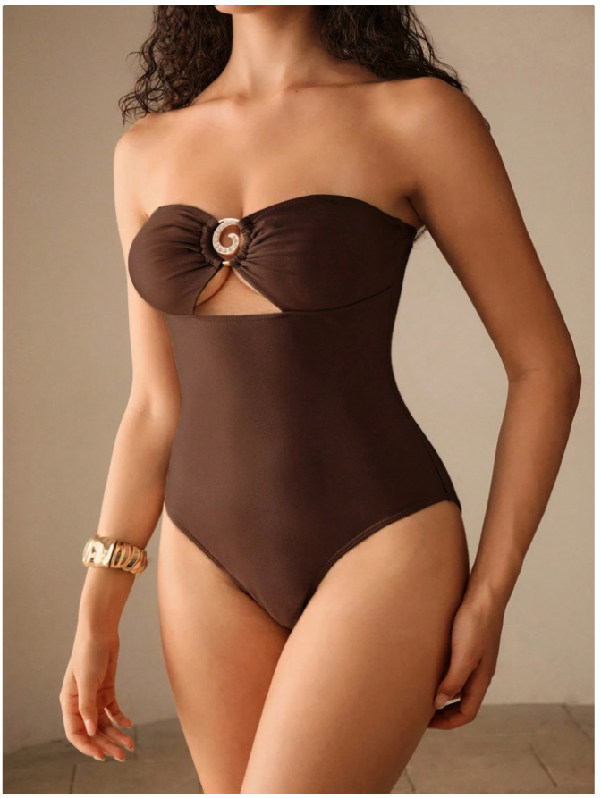 Traje de baño una pieza marrón detalle dorado en pecho - 5814