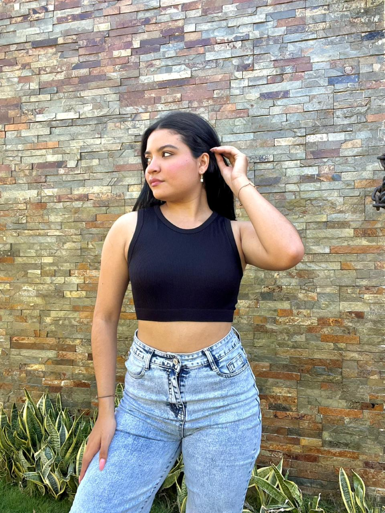 Crop top negro básico cuello circular - 5845NE