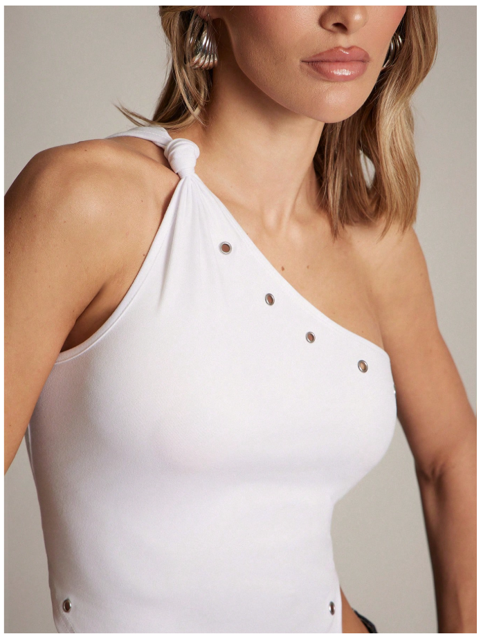 Crop top blanco un hombro diseño de perforaciones metálicas - 5975