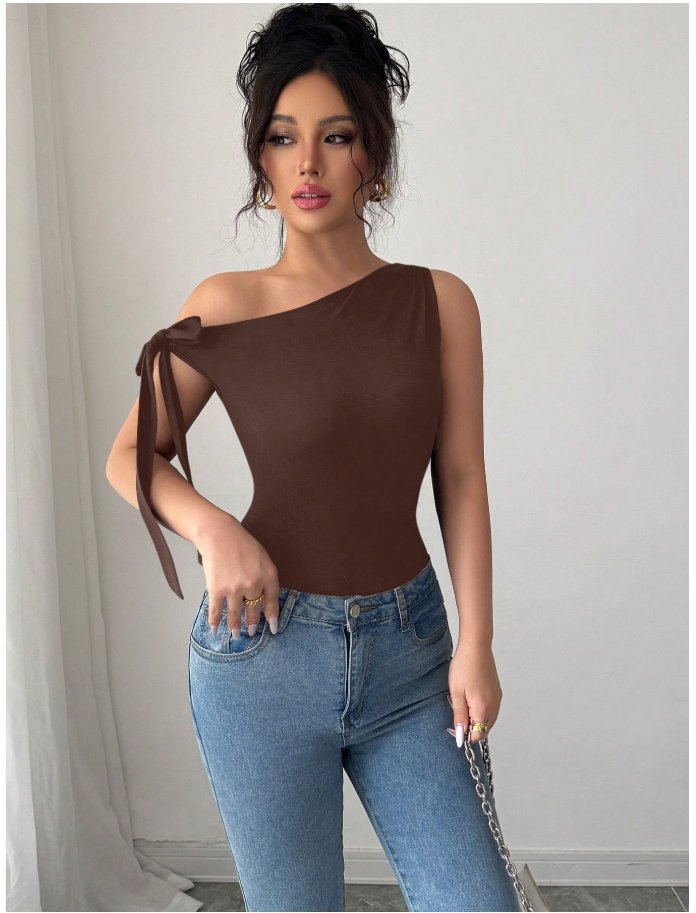 Camisa marrón un hombro con lazo - 5977