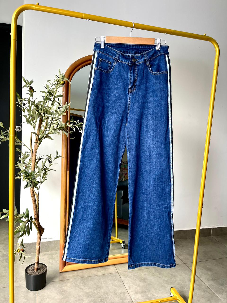 Pantalon pierna ancha azul oscuro con líneas laterales blanco y negro Surprise jeans - 5997