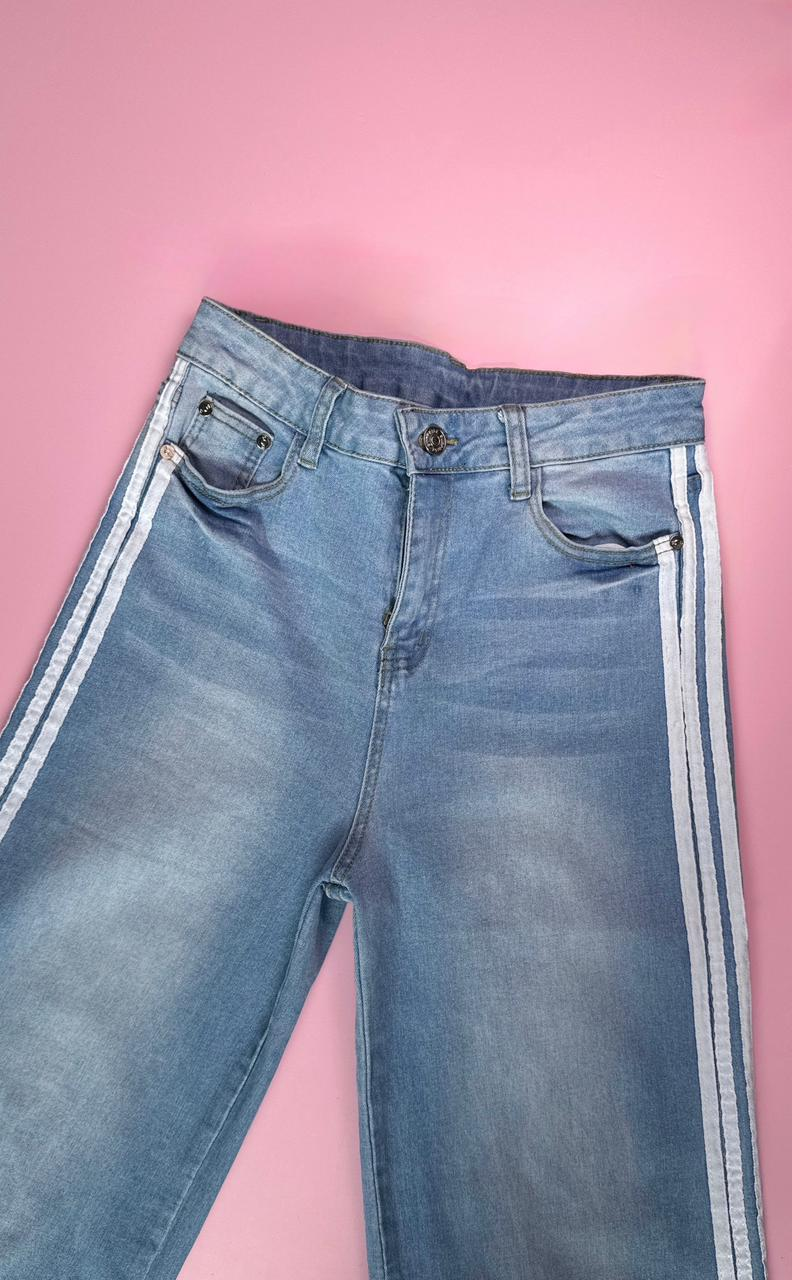 Pantalon pierna ancha azul con líneas laterales color blanco Surprise jeans - 5998