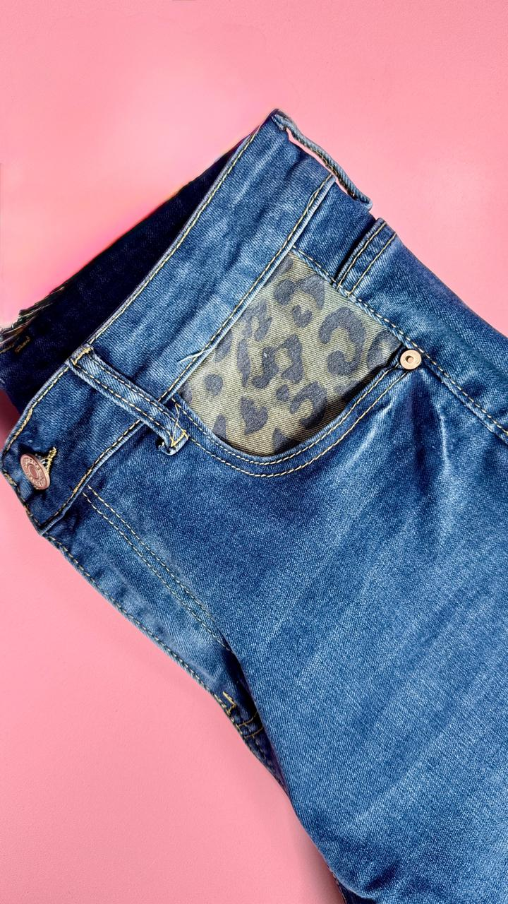 Pantalon pierna ancha con estampado animal print en bolsa + faja Surprise Jeans - 5999
