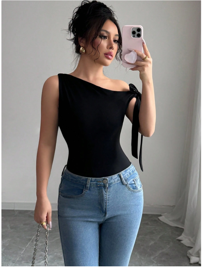 Camisa negra cuello asimétrico con lazo - 6020
