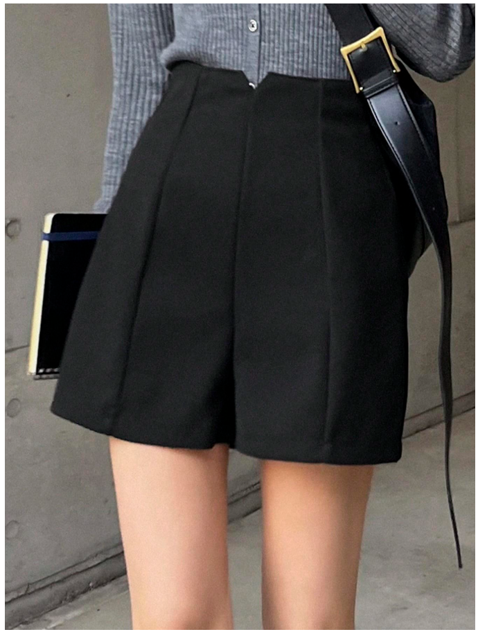Short negro con plisados - 6027