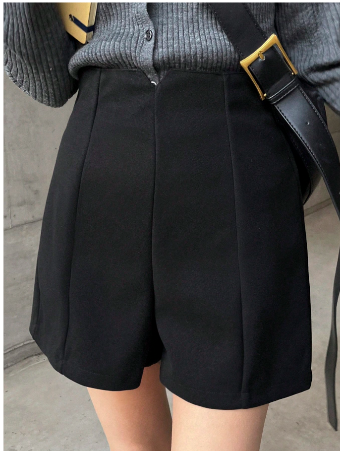 Short negro con plisados - 6027