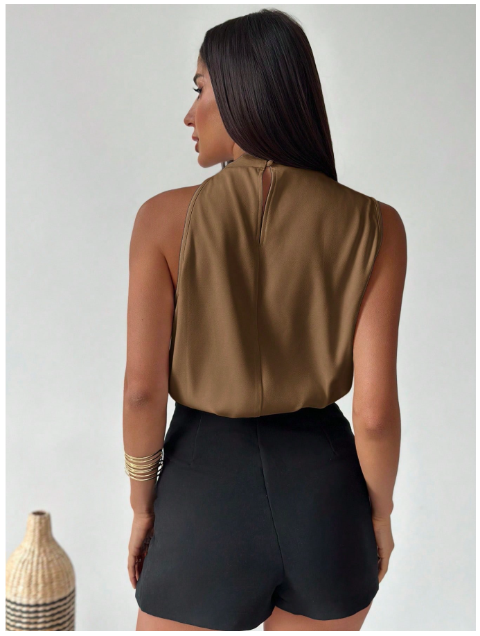 Camisa marrón plisada cuello alto sin mangas - 6047