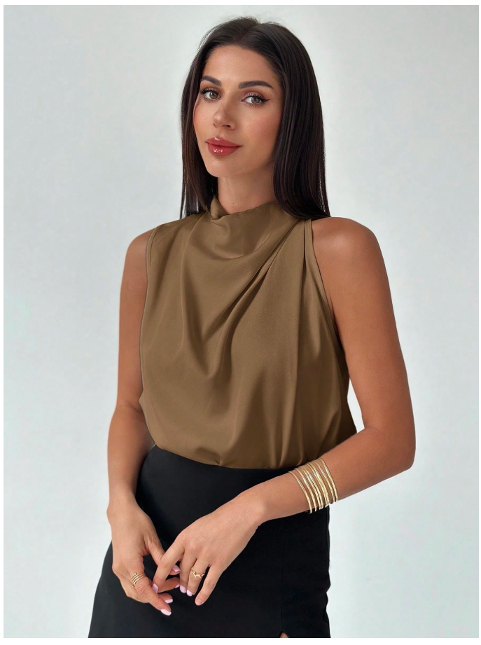 Camisa marrón plisada cuello alto sin mangas - 6047