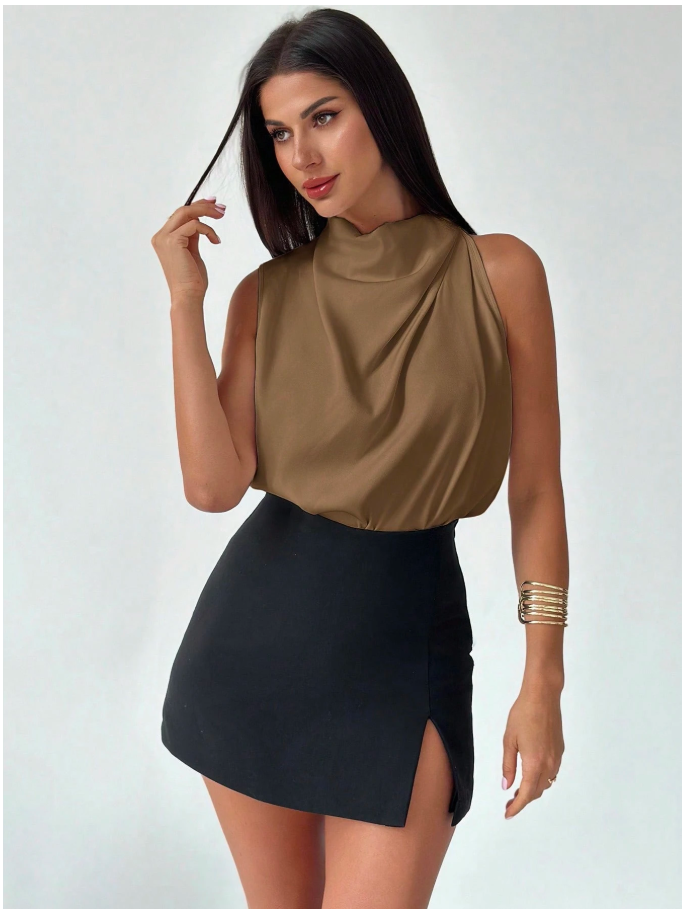 Camisa marrón plisada cuello alto sin mangas - 6047