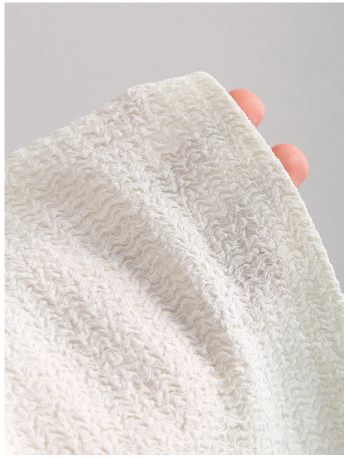 Crop top blanco un hombro detalle flor dorada metálica - 6055