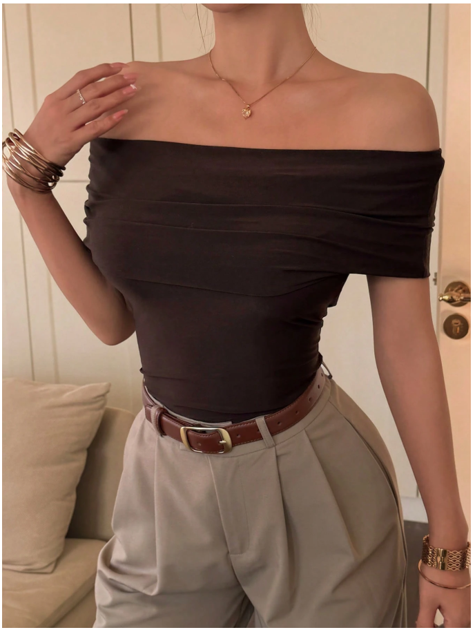 Camisa marrón hombros descubiertos con doblez - 6063