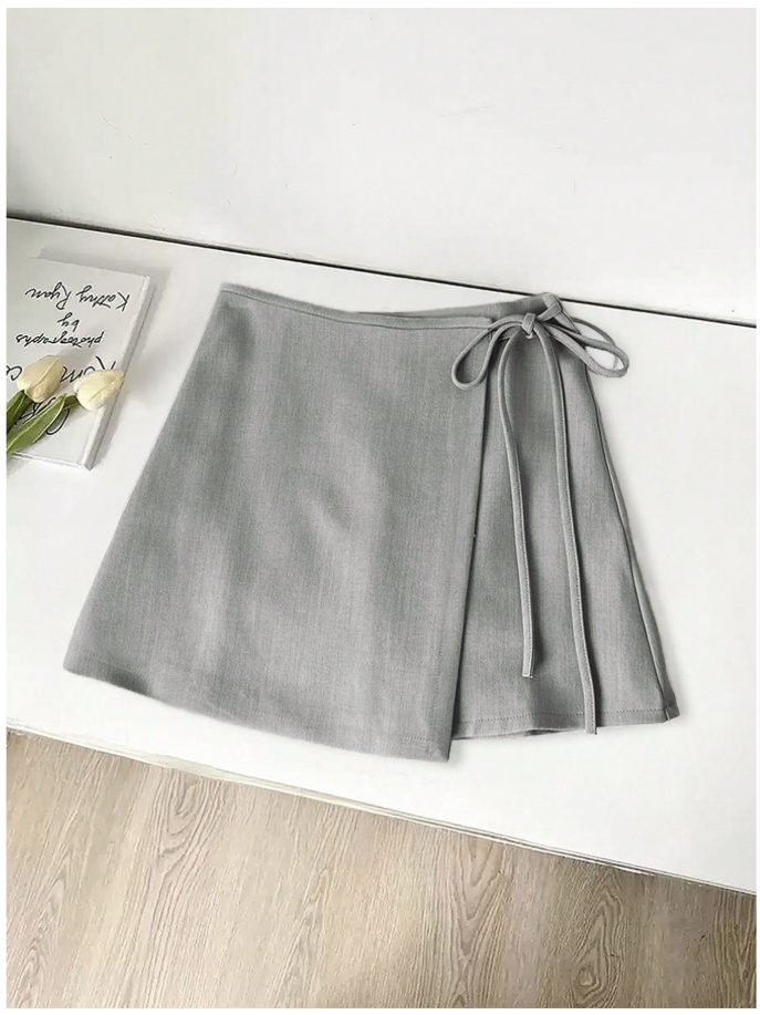 Falda gris con lazo bajo asimétrico - 6120