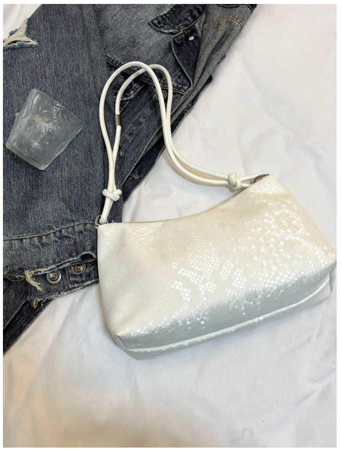 Cartera blanca con textura de piel - 6163