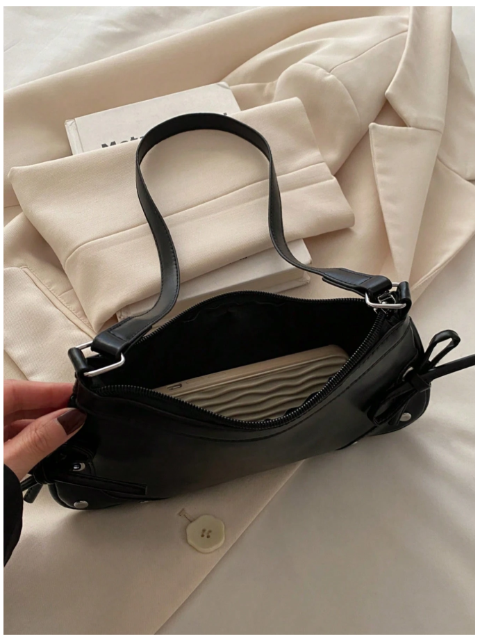 Cartera negra de cuerina con lazos - 6179