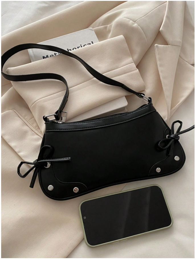 Cartera negra de cuerina con lazos - 6179