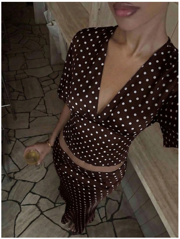 Crop top marrón lunares blancos cuello V profundo - 6207