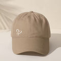 Gorra caqui con corazón blanco pequeño - 6244