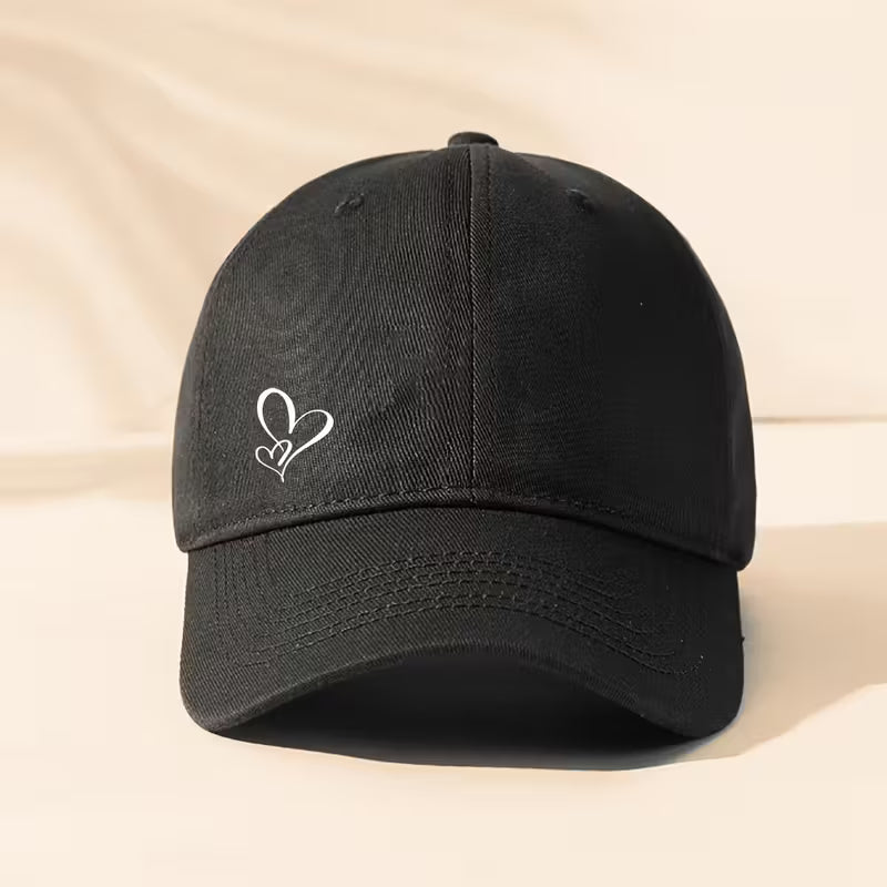 Gorra negra con estampado de corazón blanco pequeño - 6245